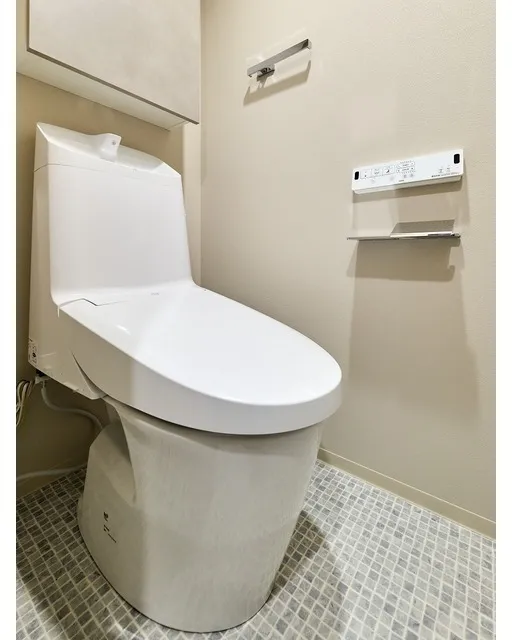 Baus Flats Kuramae - Interior - ["Toilet seat", "Toilet", "Plumbing fixture"]