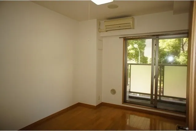 Sereno Shinagawa - Interior - ["Window", "Building", "Fixture"]