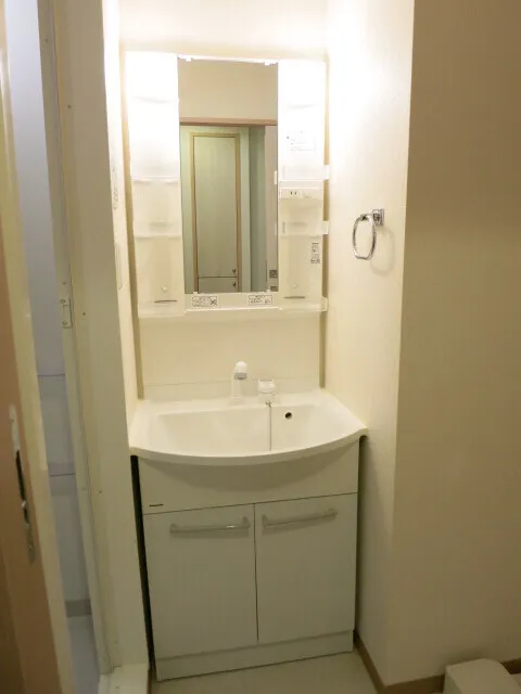 NST BuildingⅢ - Interior - ["Mirror", "Sink", "Tap"]