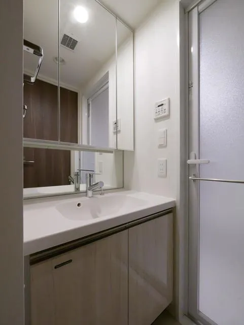 Rubia Akasaka - Interior - ["Bathroom", "Room", "Property"]
