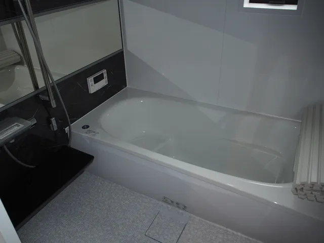 Tom's Garage - Interior - ["Bathtub", "Plumbing fixture", "Bathroom"]
