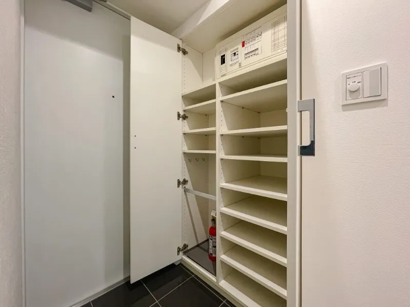 Castalia Azabujuban Ⅱ  - Interior - ["Wood", "Shelving", "Shelf"]