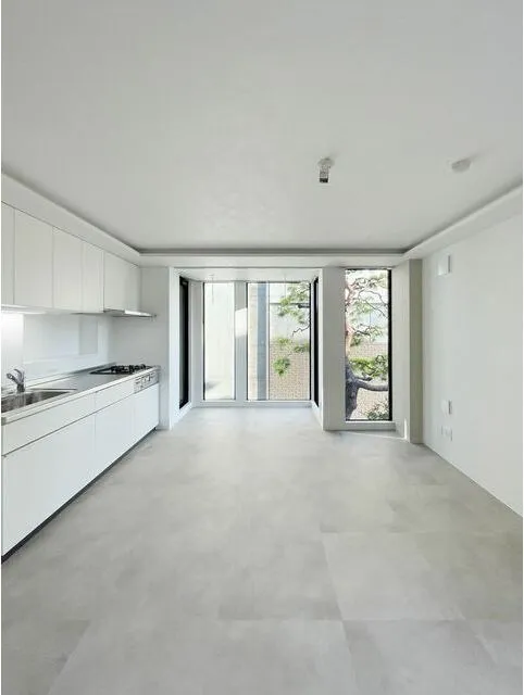 Huit Kagurazaka - Interior - ["Property", "Building", "Window"]