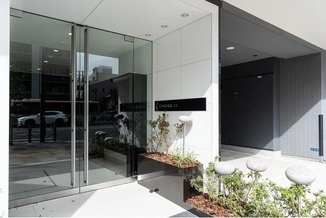 Comforia Oji - Exterior - ["Plant", "Rectangle", "Window"]