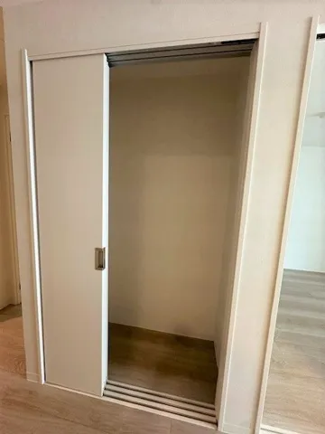 Hiroo Apartment - Interior - ["Fixture", "Wood", "Wood stain"]