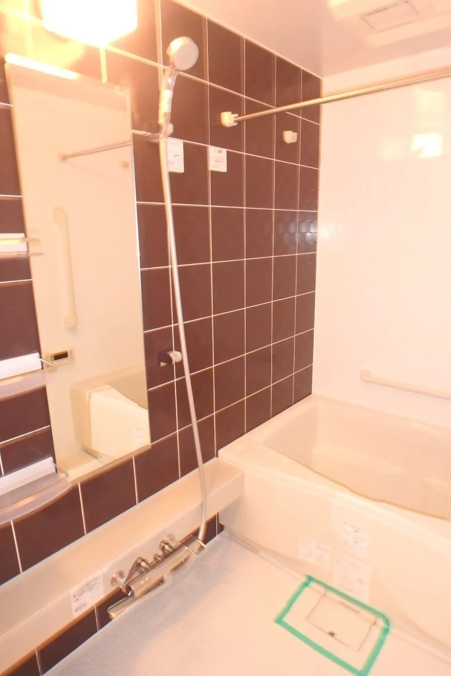 Esty Maison Toyosu Residence - Interior - ["Flooring", "Bathroom", "Plumbing fixture"]