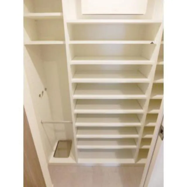 Park Axis Toyosu Canal - Interior - ["Shelf", "Shelving", "Furniture"]