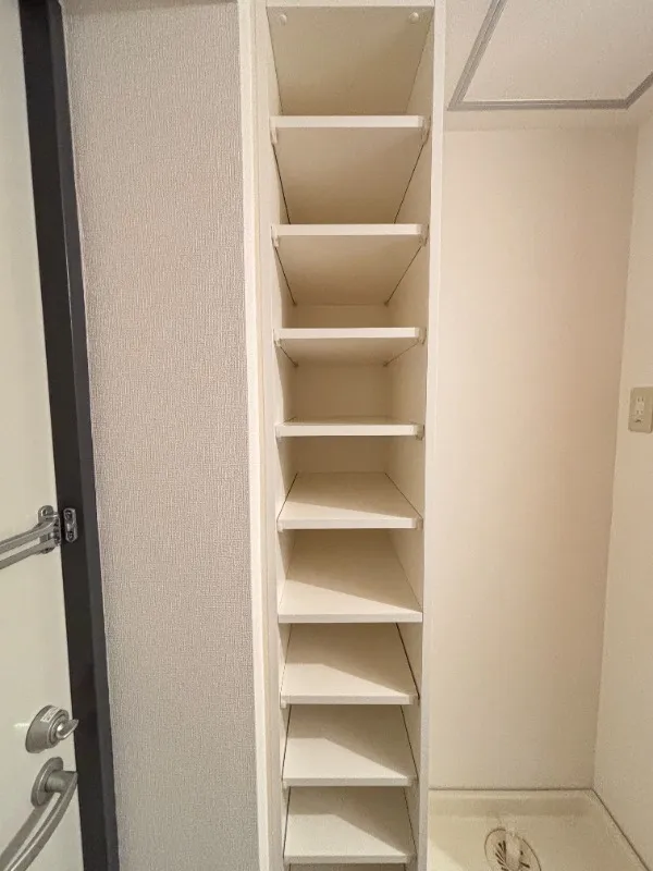 FSC Shinjuku Mansion - Interior - ["Shelving", "Shelf", "Design"]