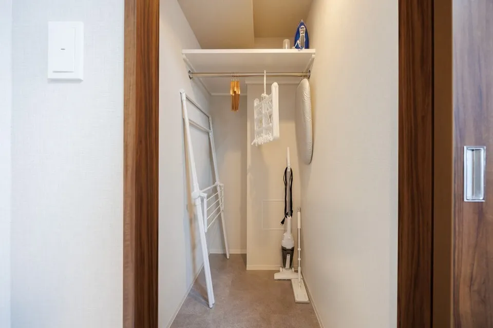 Hmlet Ikebukuro - Interior - ["Wood", "Flooring", "Interior design"]