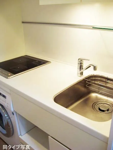 Comforia Shirokane-Takanawa - Interior - ["Plumbing fixture", "Flooring", "Sink"]