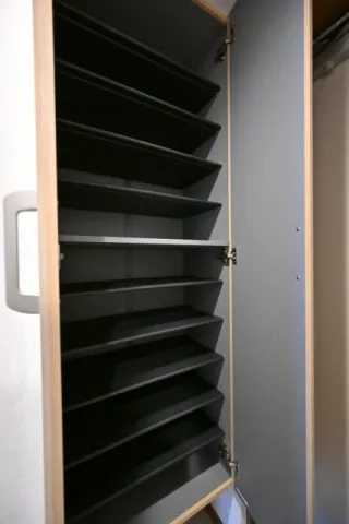 CENTRAL GARDEN RESIDENCE TOKYO - Interior - ["Shelf", "Shelving", "Closet"]