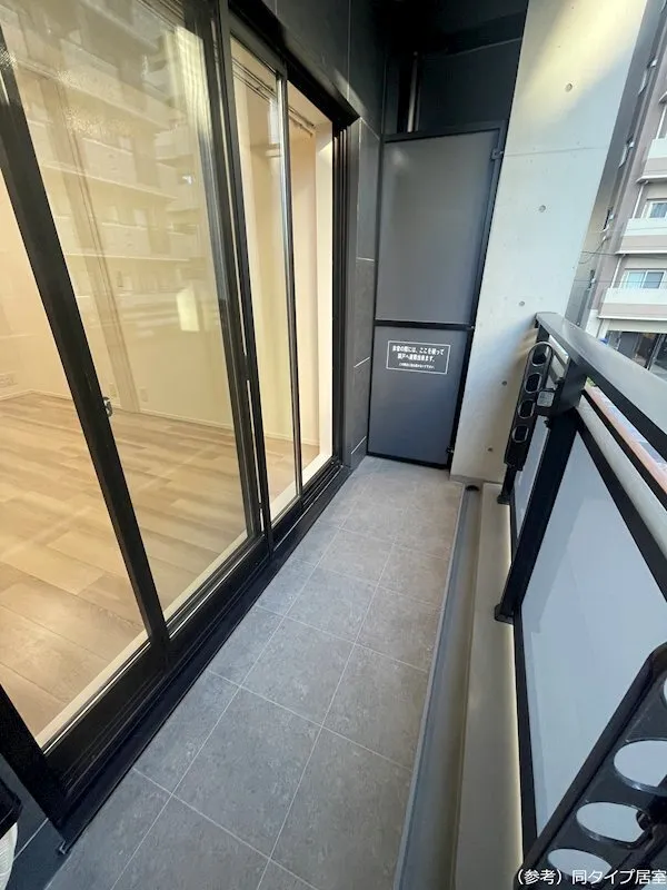Esty Maison Monzen-Nakacho - Interior - ["Glass", "Transparency", "Aluminium"]