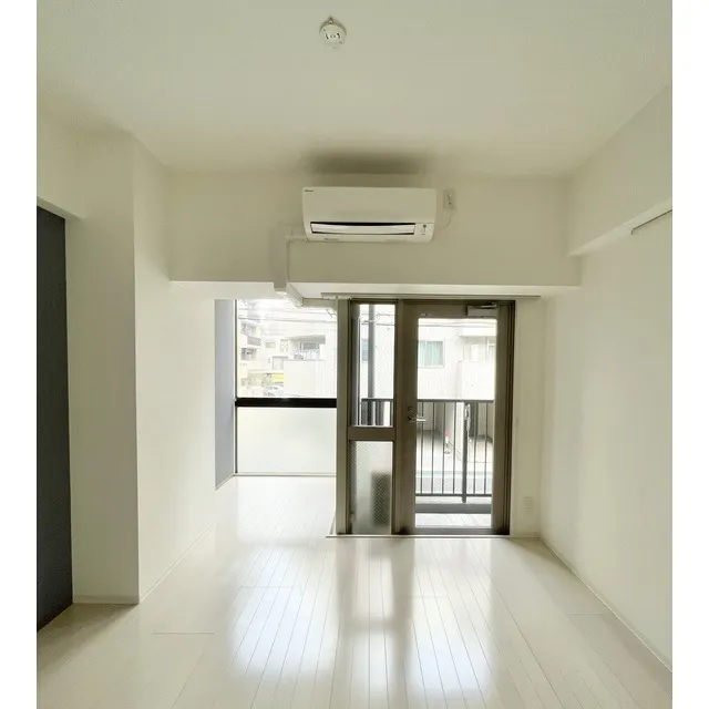 W723 - Interior - ["Fixture", "Building", "Floor"]