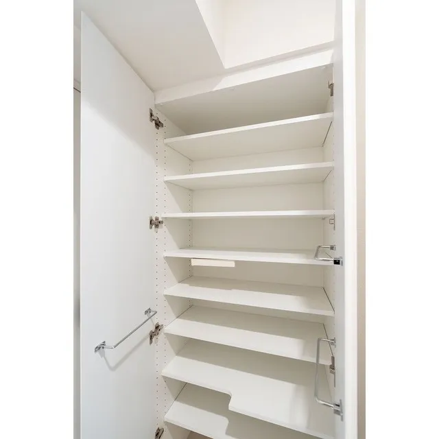 Comforia Oji - Interior - ["Wood", "Shelving", "Fixture"]