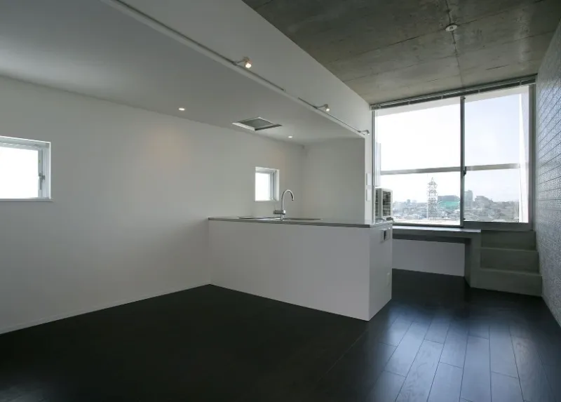 Ipse Gakugei Daigaku - Interior - ["Flooring", "Floor", "Ceiling"]