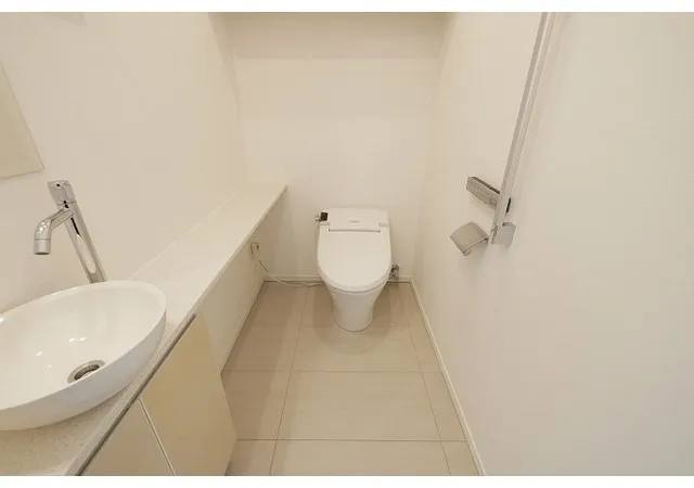 Comforia Shinjuku East Side Tower - Interior - ["Toilet seat", "Flooring", "Plumbing fixture"]