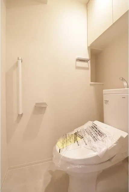 Geoent Asakusa Kaminarimon - Interior - ["Building", "Comfort", "Cabinetry"]
