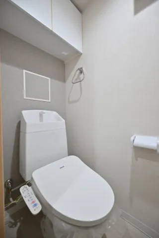 CENTRAL GARDEN RESIDENCE TOKYO - Interior - ["Toilet seat", "Bathroom", "Plumbing fixture"]