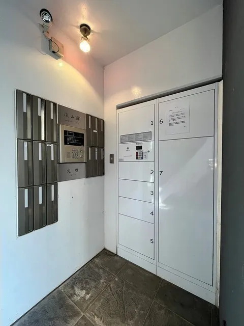 Keizankan - Exterior - ["Building", "Door", "Fixture"]