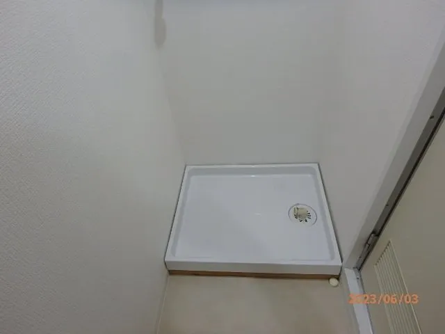 Gala Stage Nakano - Interior - ["White", "Flooring", "Floor"]