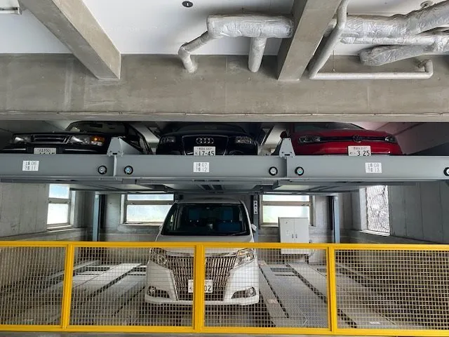 Residia Setagaya Wakabayashi - Other - ["Vehicle", "Automotive design", "Hood"]