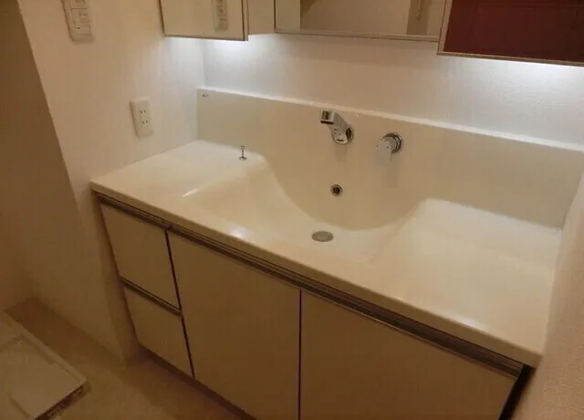 Grand Suite Ginza Resty Monarch - Interior - ["Brown", "Tap", "Bathroom cabinet"]