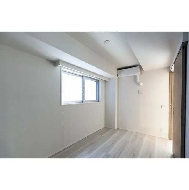 Doue Tsukishima II - Interior - ["Building", "Window", "Fixture"]