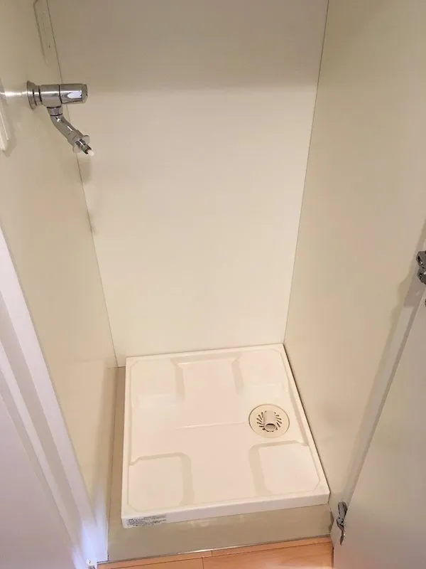 Frensia Azabujuban North - Interior - Indoor washing machine storage