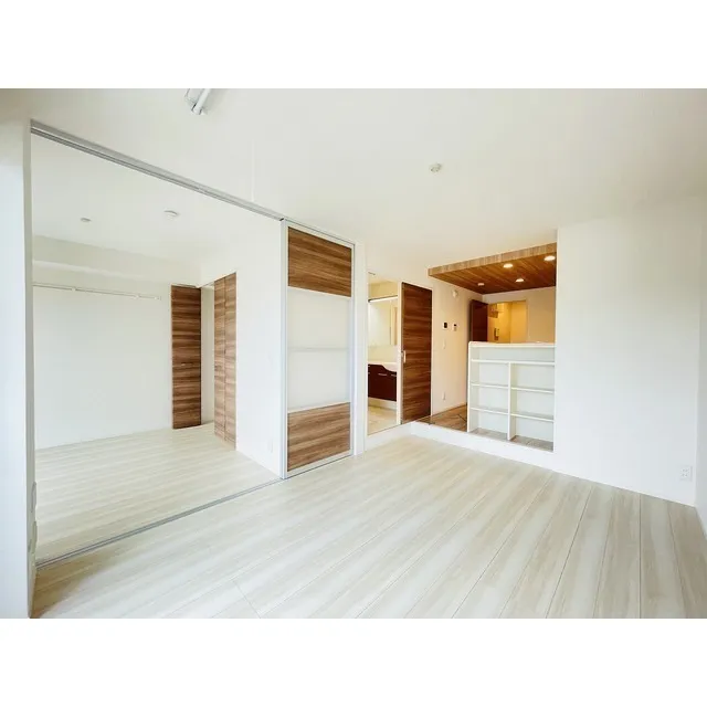 Le Chamveil - Interior - ["Building", "Window", "Fixture"]