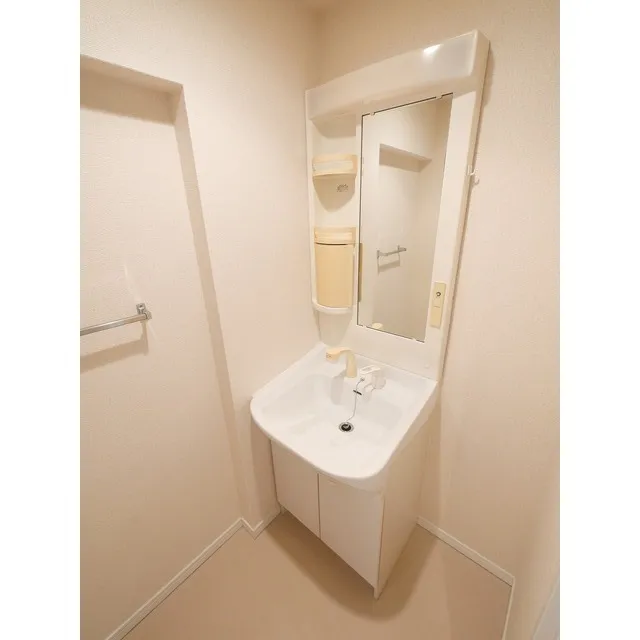 Orchid Residence Itabashi - Interior - ["Mirror", "Tap", "Sink"]