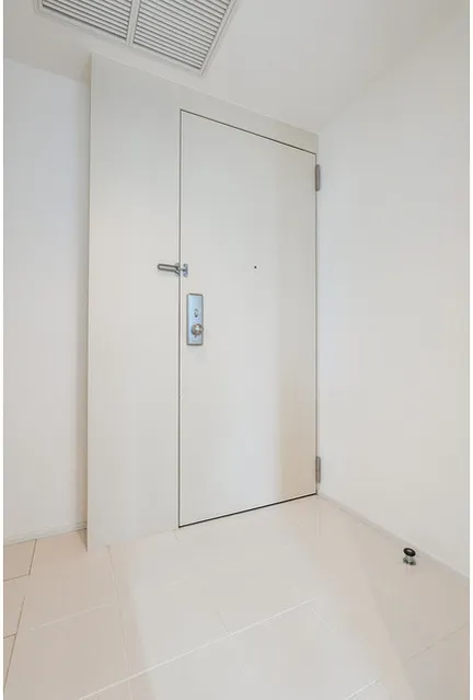 Frontier Residence The Tower Shinagawa - Interior - ["Flooring", "Floor", "Door"]