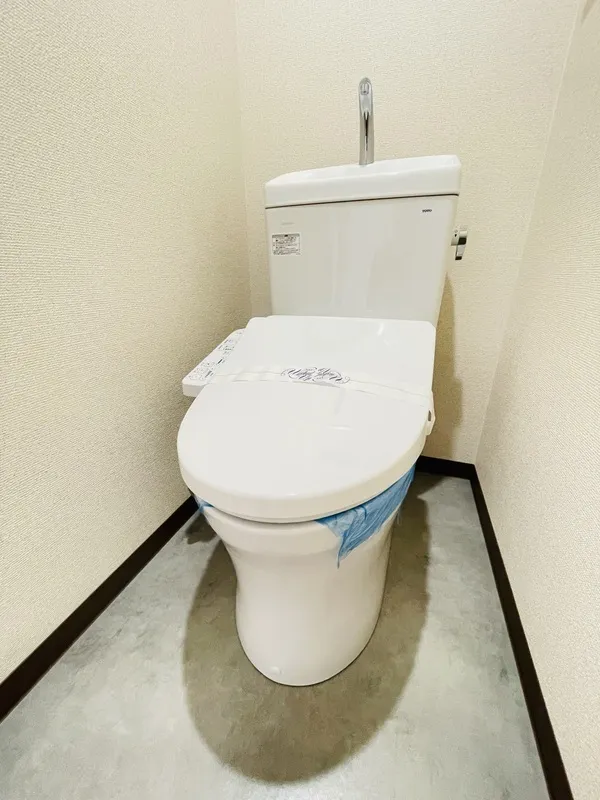 Token Higashi Gotanda Apartment - Interior - ["Toilet seat", "Plumbing fixture", "Toilet"]