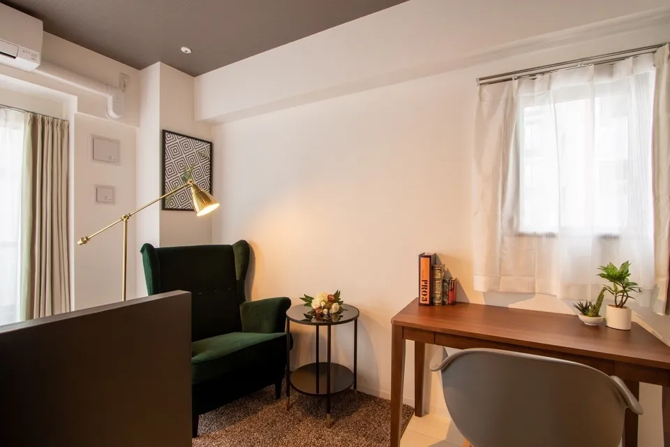 Hmlet Shinjuku Gyoenmae - Interior - ["Furniture", "Interior design", "Wall"]
