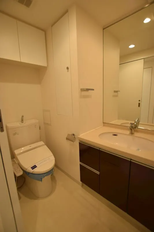 Residia Nakaochiai - Interior - ["Plumbing fixture", "Flooring", "Bathroom Sink"]