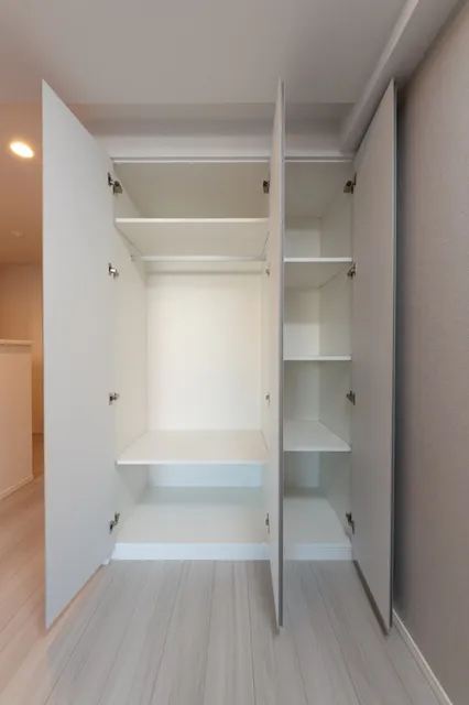 RJR Precia Omorikita - Interior - ["Wood", "Flooring", "Floor"]