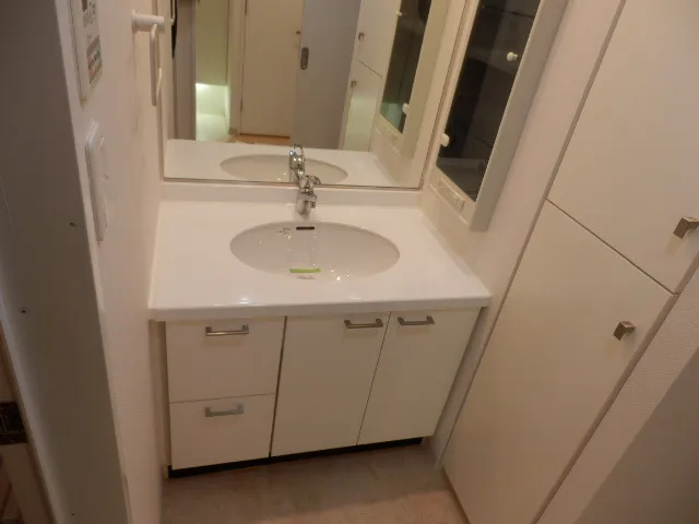 HF Ginza Residence EAST - Interior - ["Mirror", "Tap", "Bathroom cabinet"]