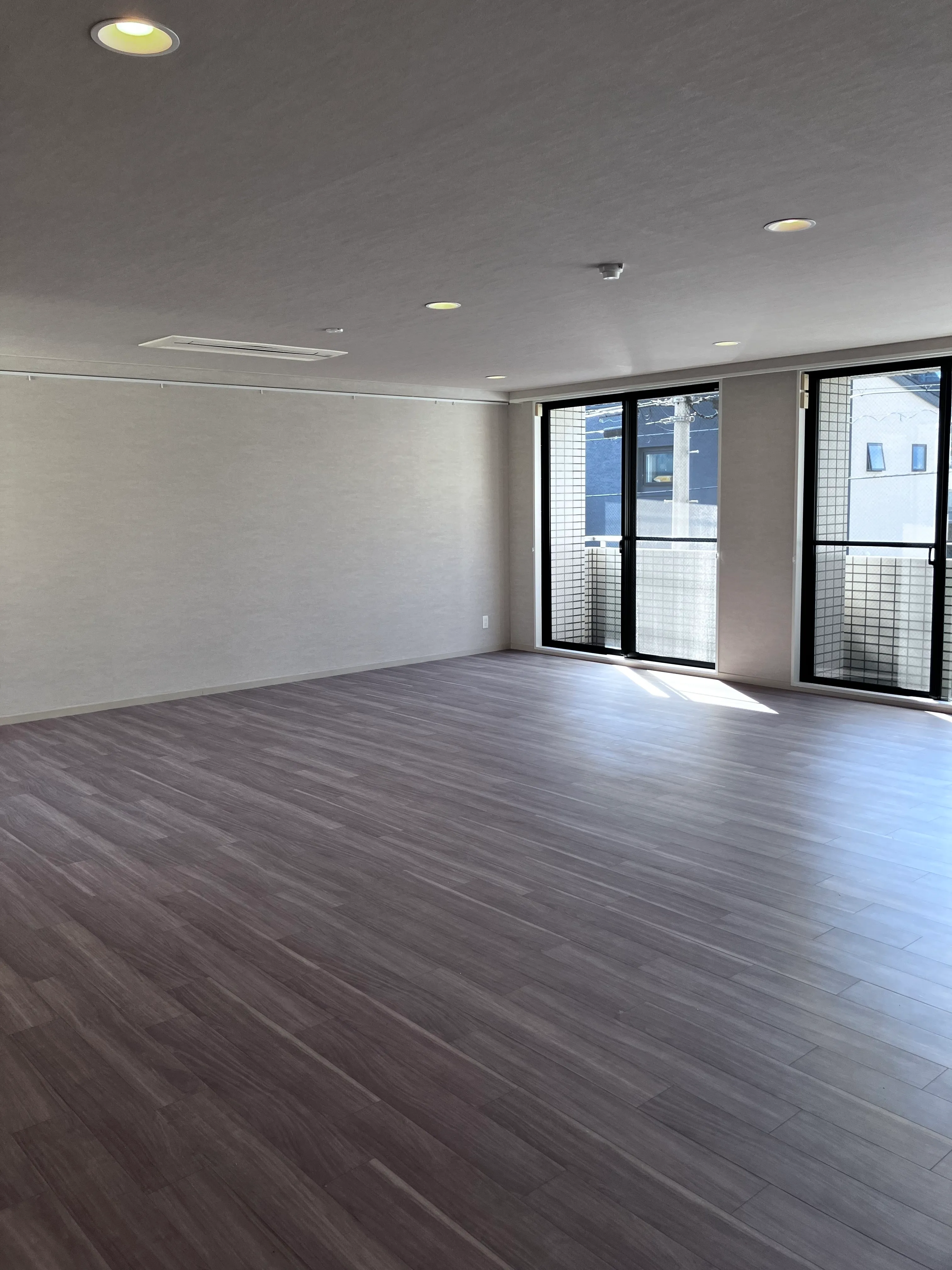 Moteki Building - Interior - ["Floor", "Flooring", "Ceiling"]