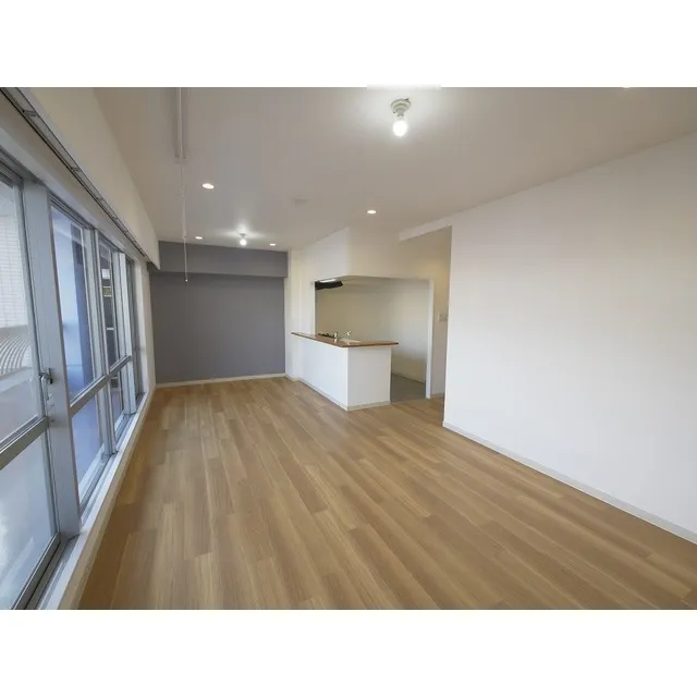 LOOP-M - Interior - ["Rectangle", "Wood", "Window"]