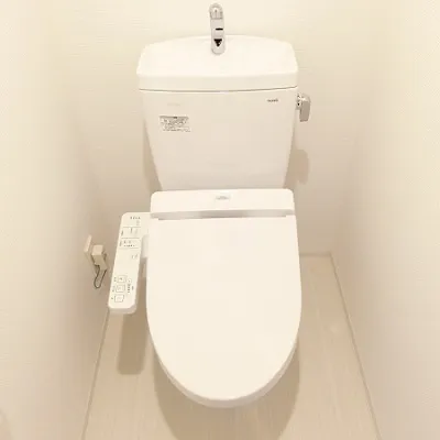 Dearlycious Ikejiriohashi - Interior - ["Plumbing fixture", "Toilet seat", "Toilet"]