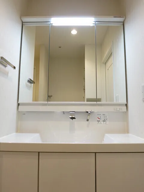 Shibuya Property Tower - Interior - ["Bathroom", "Property", "Room"]