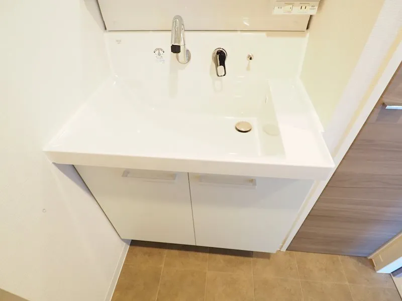 RESIDIA Itabashi Honmachi Place - Interior - ["Tap", "Plumbing fixture", "Bathroom sink"]