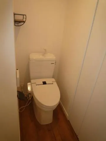 Ohkarou - Interior - ["Toilet seat", "Toilet", "Plumbing fixture"]