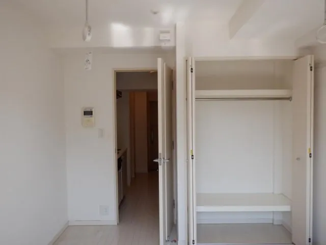 Prele Duc Kamata II - Interior - ["Wall", "Flooring", "Floor"]
