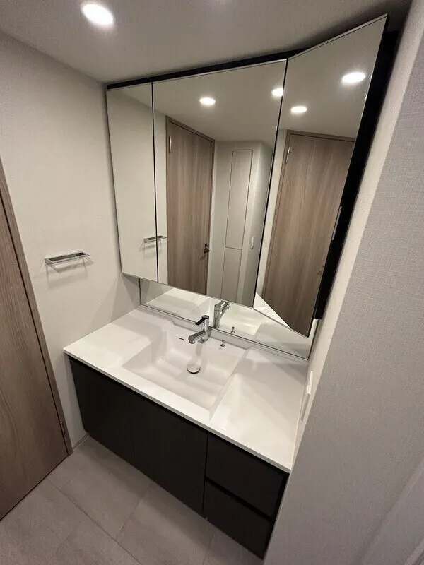 Blanchiesta Kiba - Interior - ["Bathroom Sink", "Flooring", "Bathroom cabinet"]