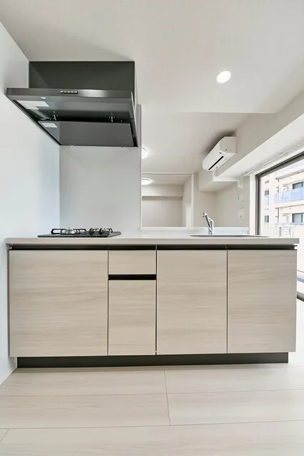 Prime Bliss Shinagawa Nakanobu - Interior - ["Kitchen", "Flooring", "Countertop"]