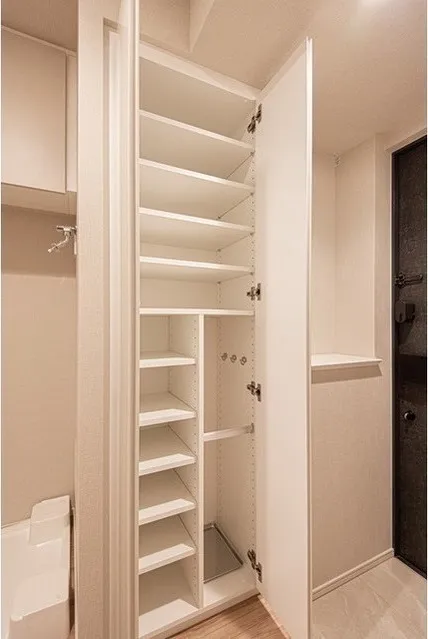 LEFONT PROGRESS SHIBUYA HILLTOP - Interior - ["Shelf", "Shelving", "Cabinetry"]
