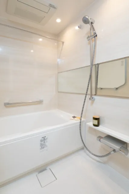 Open Residencia Yoyogi - Interior - ["Plumbing fixture", "Bathtub", "Shower head"]