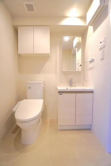 Clarity Bunkyo Yushima - Interior - ["Plumbing fixture", "Flooring", "Floor"]