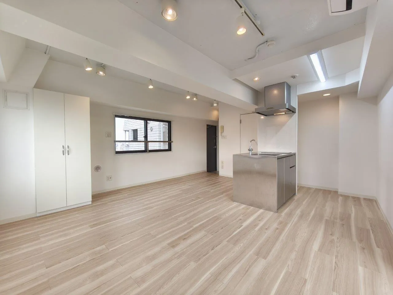 ONE ROOF FLAT NISHIWASEDA - Interior - ["Flooring", "Wood", "Ceiling"]