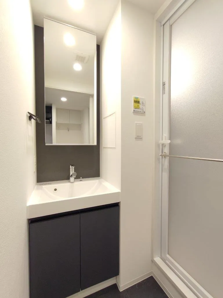 Cross Residence Takadanobaba - Interior - ["Mirror", "Tap", "Sink"]